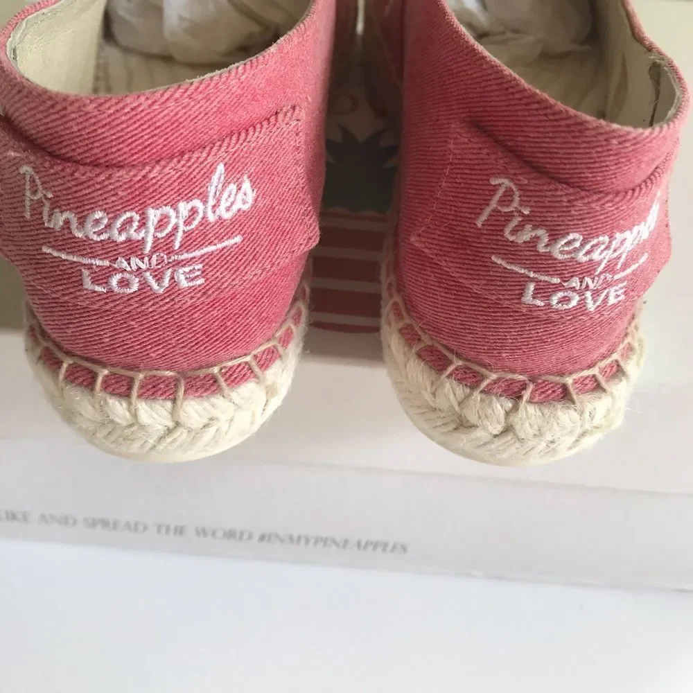 Red denim embroidered star espadrilles